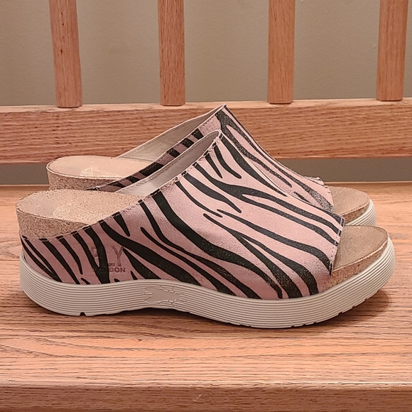 Fly London platform slides - Picture 1 of 7